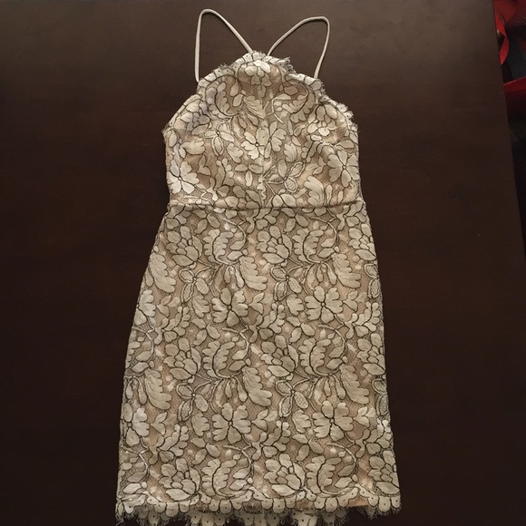 Lulu’s delicate lace dress - Picture 4 of 5